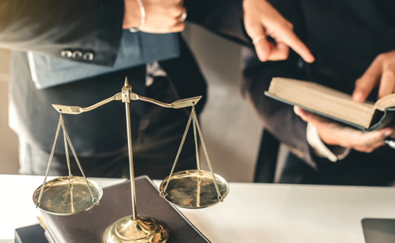 Консультація міграційного адвоката: ключ до отримання громадянства та виду на проживання в Україні