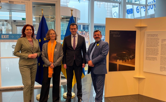 Голоси українців зі сходу й півдня звучать у Брюсселі. Там триває виставка «(Не)помітні історії»