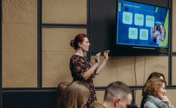 Ми не рятуємо, а підтримуємо. Волонтери Vesta надають юридичну і психологічну підтримку військовим