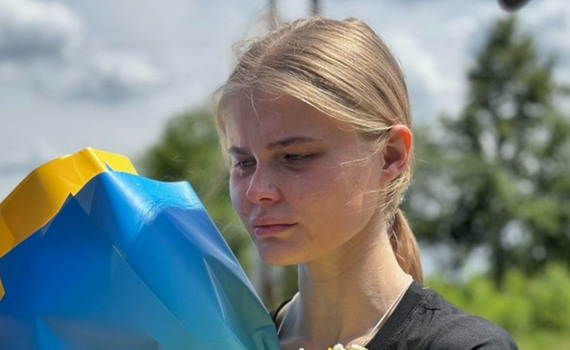 Поліцейська Мар’яна Чечелюк вдома. Окупанти забрали її під час евакуації цивільних з “Азовсталі”