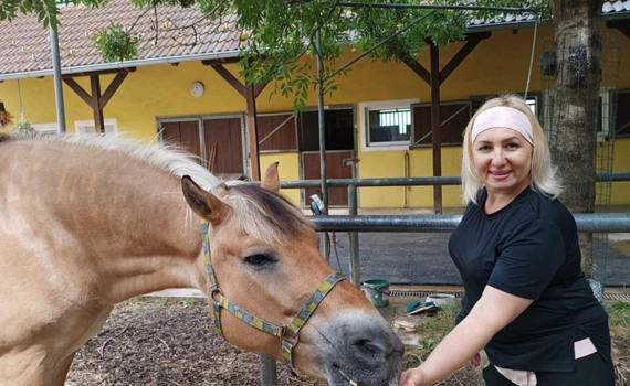 Наталія Панченко вчиться жити з протезом. Вчителька втратила ногу від удару російського “Іскандеру”