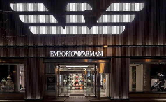 Ікони стилю в одязі Emporio Armani: як знаменитості та інфлюенсери носять бренд