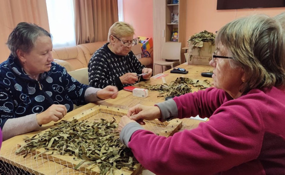 Їдемо туди, де потрібні, рятуємо людей. Як живуть у шелтері в Запоріжжі переселенці з Донеччини