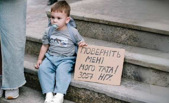 Матвій ніколи не бачив тата, але чекає його. Оборонець Маріуполя Влад Федосєєв третій рік у полоні