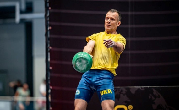 У мене вдома був музей спорту, але все згоріло. Історія гирьовика з Волновахи Євгена Нескреби