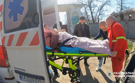 Як рятують людей з прифронту? «Білі янголи» евакуювали 65 мешканців Лиманщини від початку року