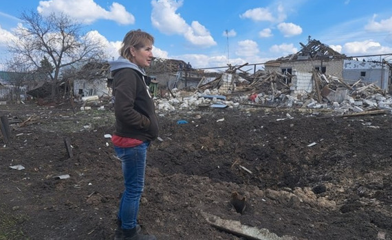 Родина пенсіонерів з Іллінівки втратила дім через російський обстріл. Там вони жили 45 років