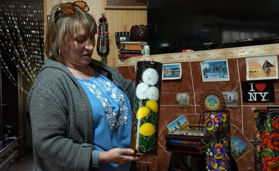 Квіти на гільзах. Як подружжя керамістів зі Слов'янська творчістю допомагає війську