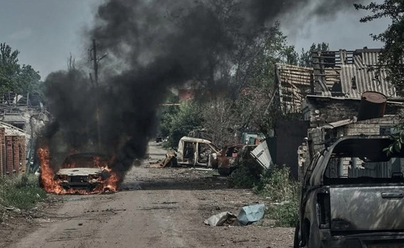 У Покровську ще працюють три крамниці. Вони розпродають товар і залишають місто