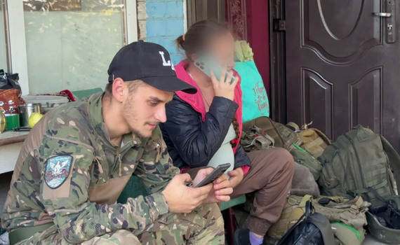 Жінка на дев'ятому місяці вагітності виїхала з Покровська на велосипеді. За нею полювали дрони