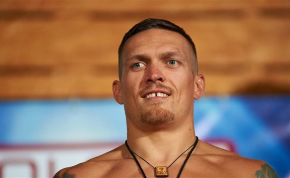 Олександр Усик посів 5 місце у рейтингу найбагатших боксерів. Як він інвестує в Україну