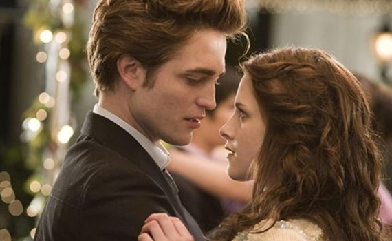 Роберт Паттінсон натякнув на повернення до ролі вампіра Едварда у «Сутінках»