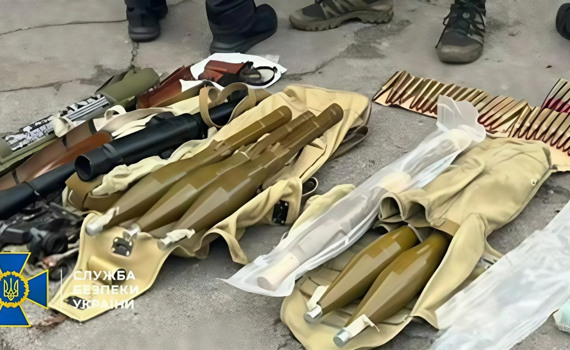 На Донеччині затримали п'ятьох торговців зброєю. Один з них — мобілізований у СЗЧ