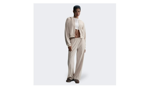 Стильні образи з жіночими кросівками Nike – 5 ідей на кожен день