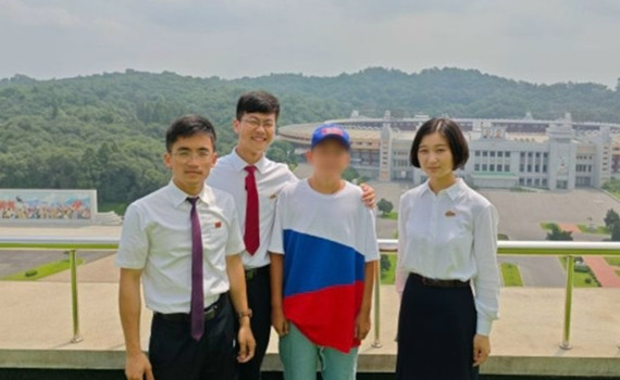 Прибирати пам'ятники вождям. Як 12-річного хлопчика з Макіївки возили на "перевиховання" до КНДР