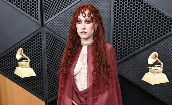 Чаппелл Роун шокувала "Греммі" сукнею, що висіла на сосках. Фото