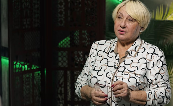 "Била ременем, але з любов'ю": відверте інтерв'ю з мамою блогерки Ані Алхім