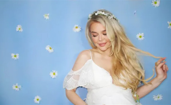 Аліна Гросу випустила пісню "Волошки" та оголосила стать майбутньої дитини