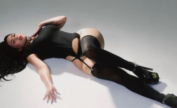 Меган Фокс повернулася в Instagram після дворічної мовчанки — і одразу з відвертими фото