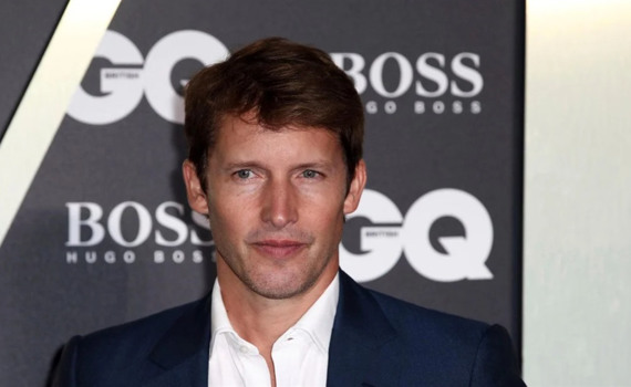 Селфі з російською символікою — як Джеймс Блант за одну публікацію втратив повагу українців