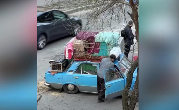 Все життя — в одному авто. Мережею розійшлася зворушлива історія переселенця з Донеччини