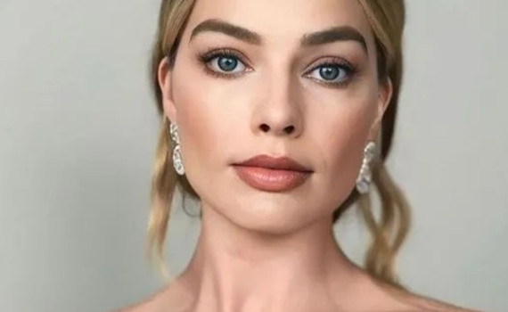 У «Буремному перевалі» була сцена з неголеними пахвами Марго Роббі. Чому її прибрали
