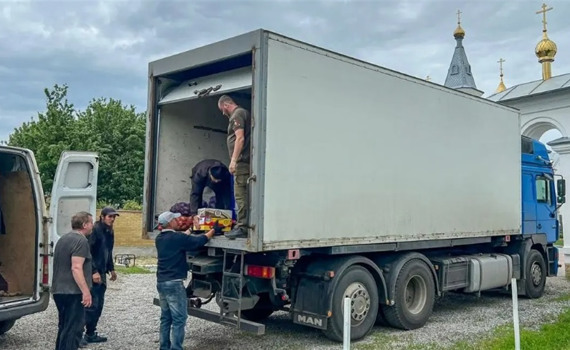 Святогірськ п'ятий рік живе без світла і під обстрілами. Воду й гуманітарку сюди везуть попри ризики