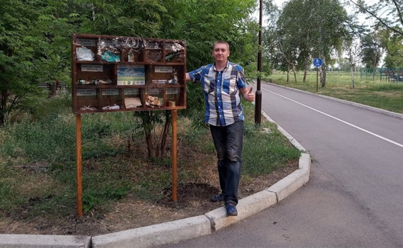 Не раскидывайтесь: зачем в Краматорске поставили стенды с пустыми бутылками и окурками