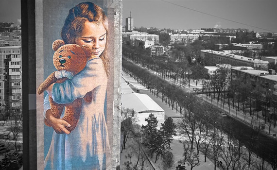 Не панікуйте, будьте, як Маріуполь. Про страх великої війни і вторгнення РФ кажуть люди зі сходу
