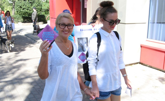 «Я жила на вулиці, де постійно відстрілювали собак». Хто вийшов на Марш за тварин у Сєвєродонецьку