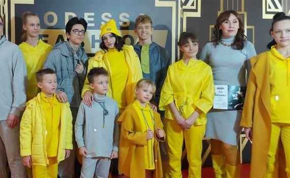 Виктория Карпова создала коллекцию в стиле Family look. Так она развивает швейное дело в Покровске