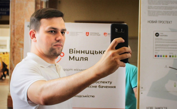 Александр Петров из Луганска создает дизайн для клиентов из США и Швейцарии. Как он освоил профессию