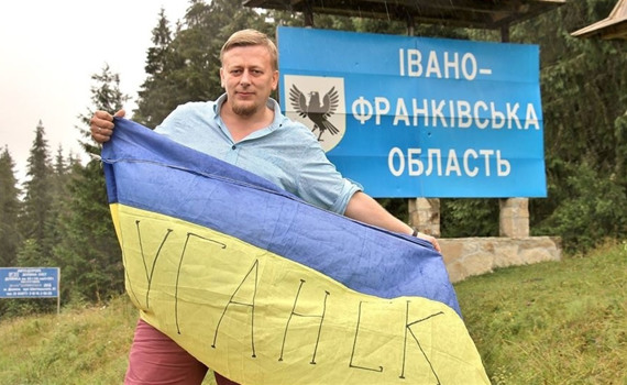 Буває, люди розчаровують, але я продовжую їм допомагати. Історія волонтера Євгена Васильєва