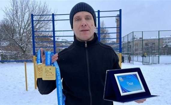 Від дитячої мрії до світового рекорду. Історія гирьовика з Донеччини Євгена Нескреби