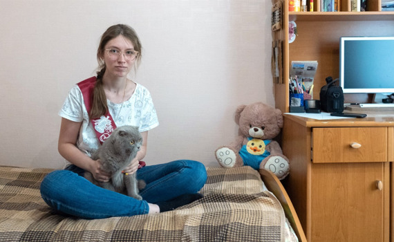 Доросле життя навпомацки. Випускники з Донеччини у фотопроекті говорять про життя в умовах карантину
