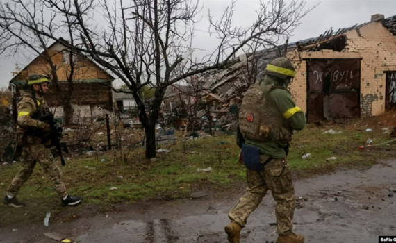 Наразі окупантів у місті немає, але скоро буде "зеленка". Що відбувається на Лиманському напрямку