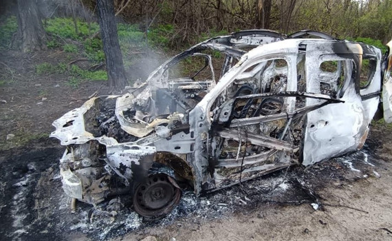 Слов'янськ під атакою FPV-дронів. Поранено людину, три авто згоріли вщент