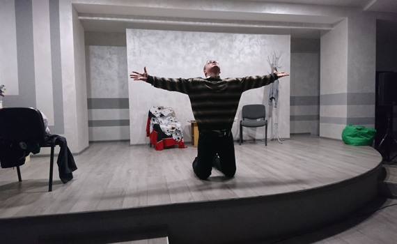 В Покровске создали театр. Актеров нашли на Facebook, а предприниматели выделили офис для репетиций