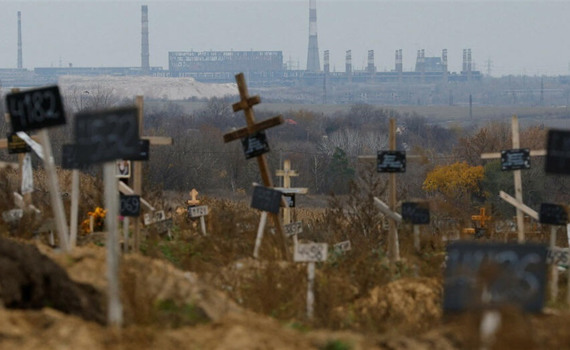 Окупанти знищили масове поховання маріупольців у Мангуші. Там зараз майданчик для ремонту дороги