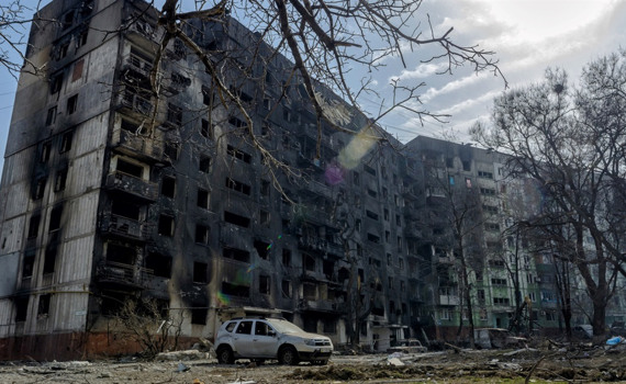 Чому переселенці з окупованих територій не можуть отримати гроші за житло. Історії трьох родин