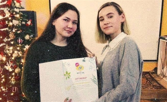 Весной Константиновку украсят 24 мурала: школьницы выиграли грант на «борьбу с серостью» 
