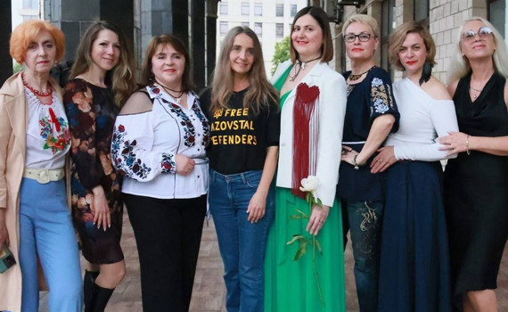 У Києві встановили рекорд читання поезії. Серед учасниць — поетки з Маріуполя і Біловодська