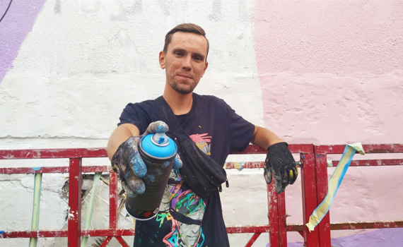 Я создаю муралы в городах Донбасса. Вот что заставляет меня рисовать на многоэтажках и троллейбусах