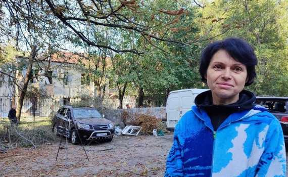 Гучний хлопок і на нас полетіло скло. Родина Нарижних з Бахмута потрапила під обстріл у Запоріжжі