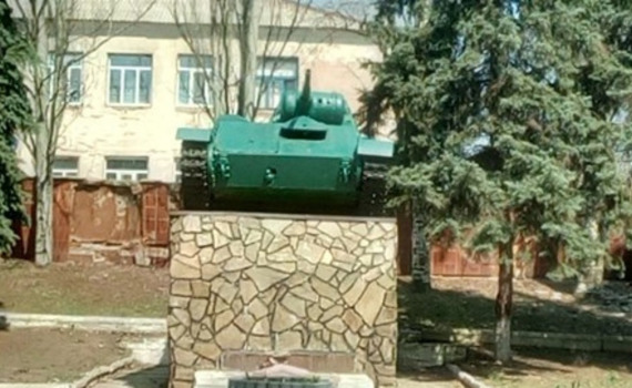 З Костянтинівки вивезли танк Т-70. Які ще цінності евакуювали з міста, яке нищать росіяни