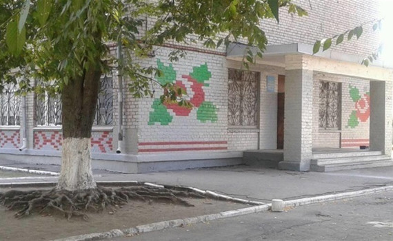 В школе Мариуполя рассказали, как дистанционно учат детей из ОРДЛО. Даже на золотую медаль