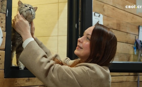 У Києві працює Patron Pet Center. Там допомагають адаптуватися і шукають дім евакуйованим тваринам