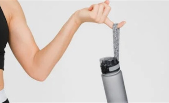 Друк на пляшках для води: як створити корисний аксесуар з вашим характером