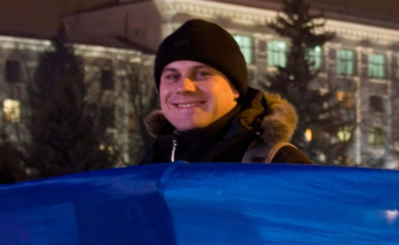 На фронті загинув захисник Максим Радуш. Він був прапороносцем Євромайдану у Луганську