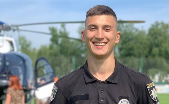 Звільнений з полону поліціянт з Маріуполя хоче повернутися на службу. А поки збирає гроші на дрони